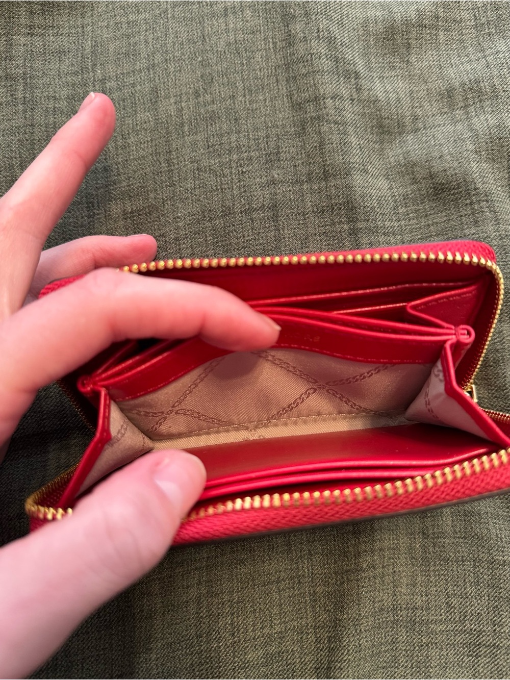 MICHAEL KORS Red Pebbled Leather Zip Card Case Wallet - Picture 7 of 8